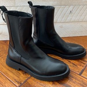 LEATHER ANKLE BOOTS WITH FLAT SOLES